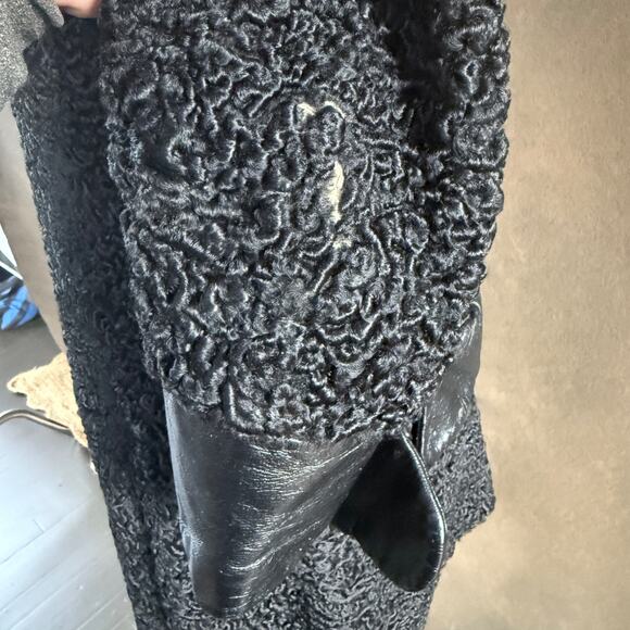 Vintage Carl W. Herrmann Persian Lamb Fur Coat w/ Leather Trim & Brass Hardware - Picture 11 of 16